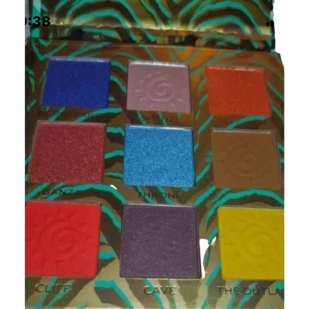 New Makeup Revolution × The Lion‎ King circle of life eye shadow palette